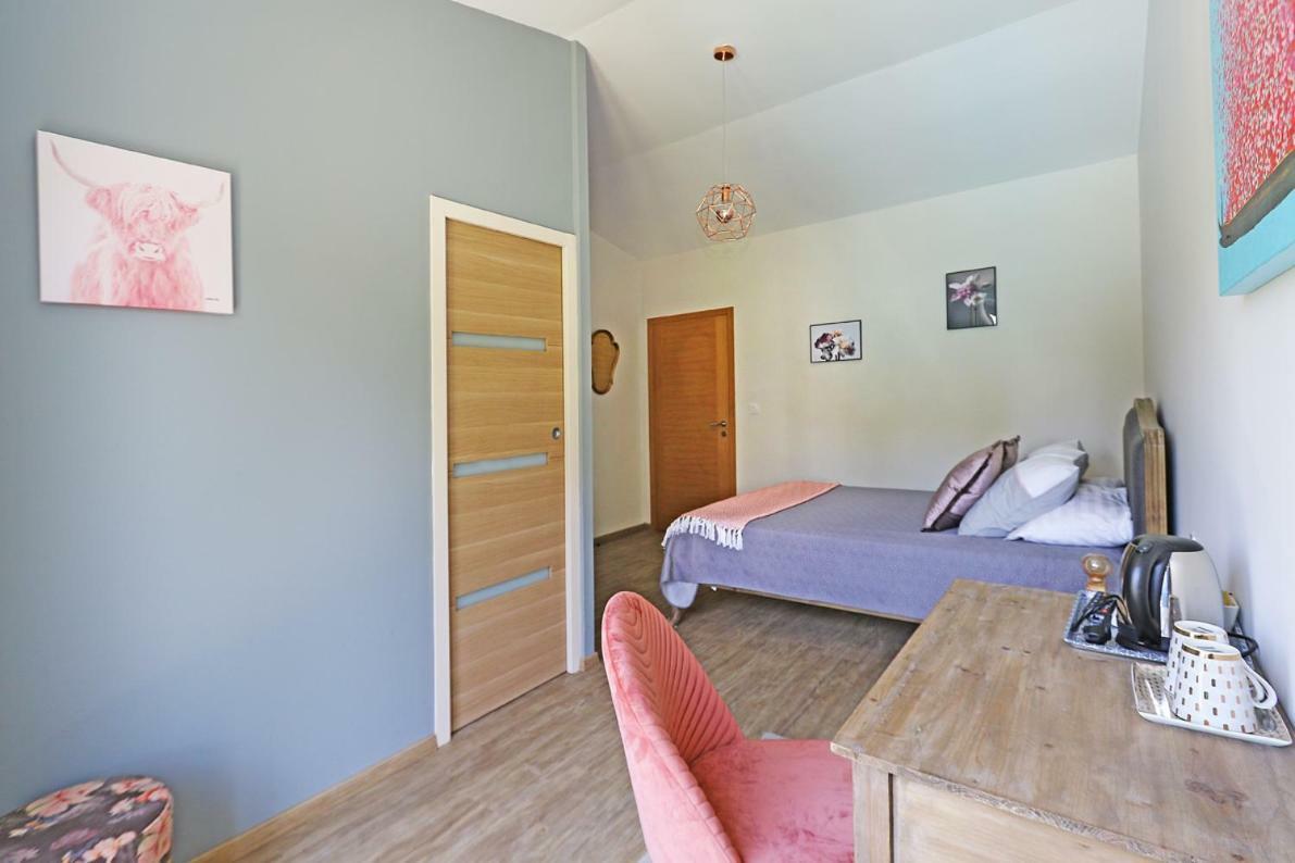L Esprit Du Clain Chambres D Hotes Bandb De Standing Proches Du Futuroscope Golf Et Lac De St Cyr Naintre Exterior photo